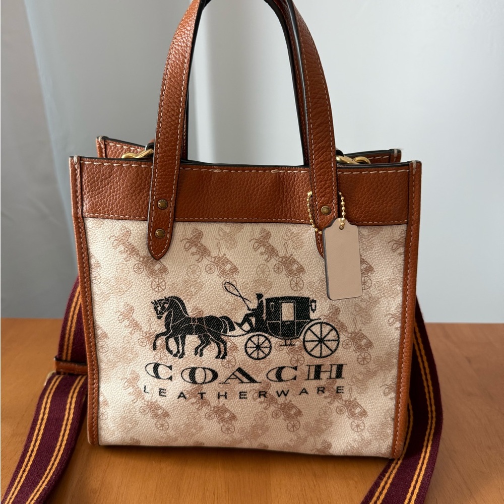 Coach Field Tote 22 With Horse and Carriage - Picture 3 of 8